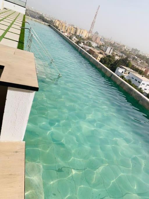 Superbe Appartement Avec Parking Gratuit Et Garde Dakar Zewnętrze zdjęcie